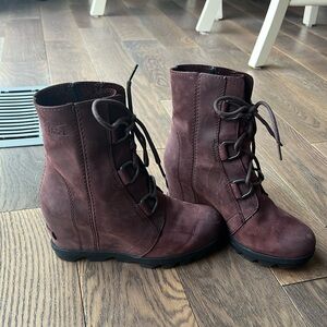 Sorel genuine maroon leather boots.Waterproof. Worn a handful of times. Size 7